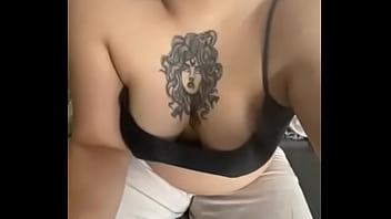 Tu aimes me voir fumer abonnes toi réserves un show ou une demande de