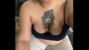 Tu aimes me voir fumer abonnes toi réserves un show ou une demande de