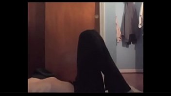 Webcam slut masturbates on the carpet with makeup brushes