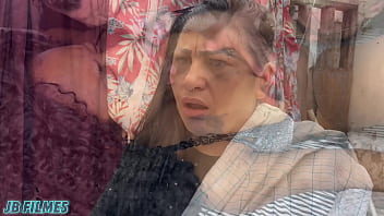 Novinha dando pra dois na frente da madrasta