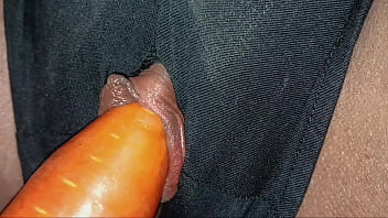 แครอทแหย่รูหีจนน้ำแตก