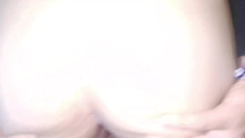 Su s0brin cachonda se deja follar el culo en la cocina