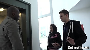 Cuckold licks elisa's pussy while she takes a bbc in ass