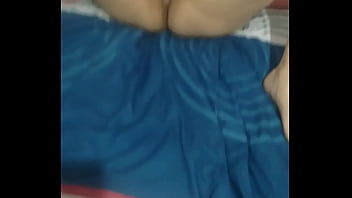 Mira como se masturba esta gordita míralo asta el final