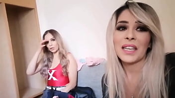 Por aquí en las i instalaciones de #televisa junto a barbaramontxxx y renatamendozax