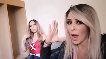 Por aquí en las i instalaciones de #televisa junto a barbaramontxxx y renatamendozax