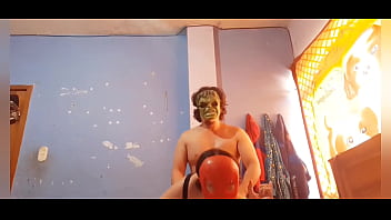 Es carnaval y me follo a mi madrastra culona le penetro el coño y culo sexo real casero amateur de madrastra e hijastro