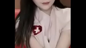 您认为顽皮的护士角色扮演很可爱吗？