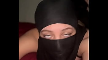 Muslim ass show in hijab – naughty arab girl bounces butt and plays with her juicy booty