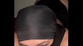 Muslim ass show in hijab – naughty arab girl bounces butt and plays with her juicy booty