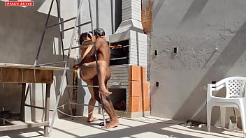 A moça da churrasqueira nao aguentou e bouto toda a minha linguiça na bunda