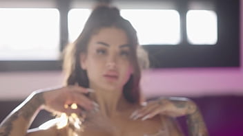 Sensual bath in the jacuzzi with a lot of foam and very sexual masturbation by susy gala