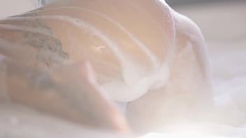 Sensual bath in the jacuzzi with a lot of foam and very sexual masturbation by susy gala