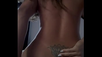 Sentando com o cuzinho