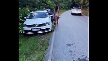 Filmada pela namorada na praia