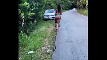 Filmada pela namorada na praia