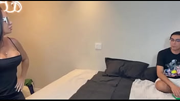 A mãe do me amigo deu a buceta pra mim