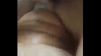 Puta casada não parou de se mija enquanto socava na buceta