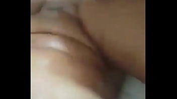 Puta casada não parou de se mija enquanto socava na buceta