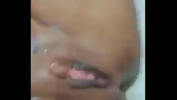 Puta casada não parou de se mija enquanto socava na buceta