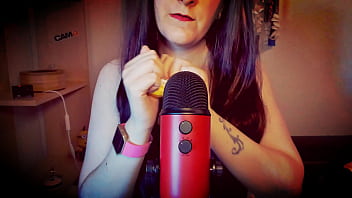 Sensual mouth sounds for beautiful italian milf