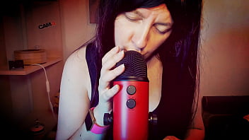 Sensual mouth sounds for beautiful italian milf