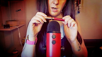 Sensual mouth sounds for beautiful italian milf