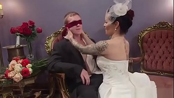 Nach Der Hochzeit Fickt Heisse Shemale Braut Ihren Mann thumbnail