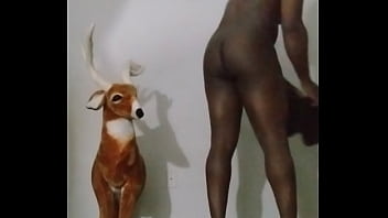 How to make my arms look bigger like the size of my legs for free while spreading anus