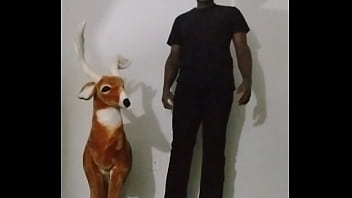 How to make my arms look bigger like the size of my legs for free while spreading anus