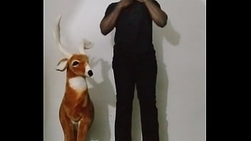 How to make my arms look bigger like the size of my legs for free while spreading anus