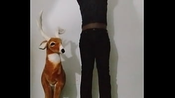 How to make my arms look bigger like the size of my legs for free while spreading anus