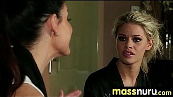 Sexy body gets a happy ending massage 4