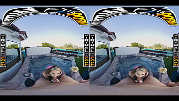 Virtual porn kimberly snow notices johnny's boner in the hot tub & can't resist getting a taste of it