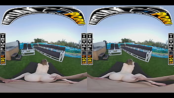 Virtual porn kimberly snow notices johnny's boner in the hot tub & can't resist getting a taste of it