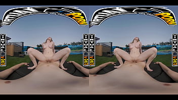 Virtual porn kimberly snow notices johnny's boner in the hot tub & can't resist getting a taste of it