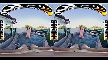 Virtual porn kimberly snow notices johnny's boner in the hot tub & can't resist getting a taste of it