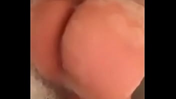 Teen booty shaking in bath