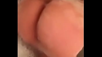 Teen booty shaking in bath