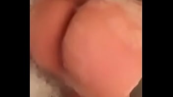 Teen booty shaking in bath