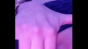 Me toco mientras veo porno