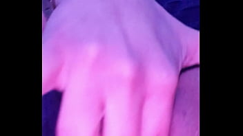 Me toco mientras veo porno