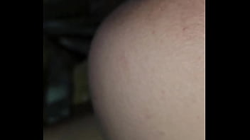 Mi marido me encuentra masturbandome con mi dildo y se pone celeloso