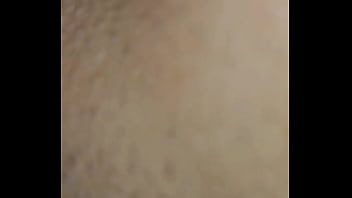 Mi marido me encuentra masturbandome con mi dildo y se pone celeloso