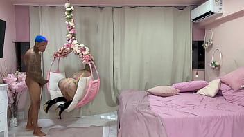 Caiu na net comendo a loira gostosa na rede na balança bastidores