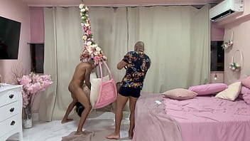 Caiu na net comendo a loira gostosa na rede na balança bastidores