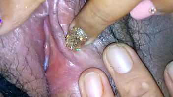 Rica vagina y uñas