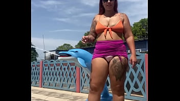 Dia de molhar o prikito na piscina