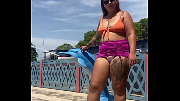 Dia de molhar o prikito na piscina