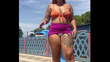 Dia de molhar o prikito na piscina